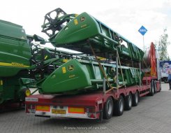 DAF XF 95.530 Sattelzugmaschine Tieflader mit M&auml;hdrescherteilen 2003