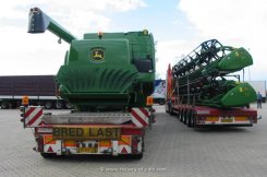 DAF XF 95.530 Sattelzugmaschine Tieflader mit M&auml;hdrescherteilen 2003