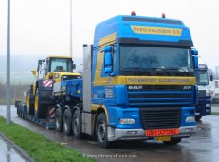 DAF XF 95.480 Schwerlast-Sattelzugmaschine mit Tieflader und Komatsu Radlader 2003-2006