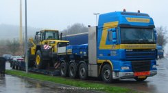 DAF XF 95.480 Schwerlast-Sattelzugmaschine mit Tieflader und Komatsu Radlader 2003-2006