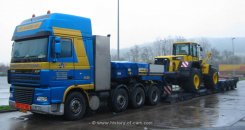 DAF XF 95.480 Schwerlast-Sattelzugmaschine mit Tieflader und Komatsu Radlader 2003-2006