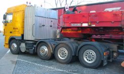 DAF XF 105.510 Schwerlast-Sattelzugmaschine mit Tieflader und Liebherr 934 2005-2007