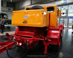 Hanomag ST100 Zugmaschine mit Tieflader und Hanomag K55 Raupe 1947
