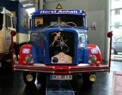 Henschel HS140 S Sattelzugmaschine mit Kofferauflieger 1961