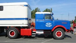 Henschel HS140 S Sattelzugmaschine mit Kofferauflieger 1961