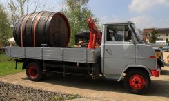 Hanomag-Henschel F65V Pritsche mit Ladekran 1970