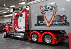 International Trucks Navistar 9900i Eagle Sattelzugmaschine 2005