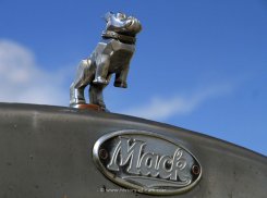 Mack LT 2D 2W 6x4 Sattelzugmaschine 1950