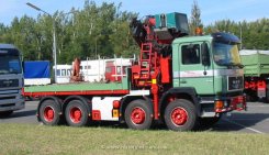 MAN F90 32.422 8x4/4 Flachbett mit Ladekran 1990-1994