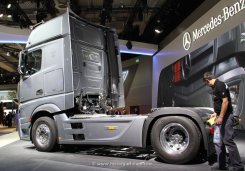 Mercedes-Benz Actros MP4 1851 GigaSpace Sattelzugmaschine 2012